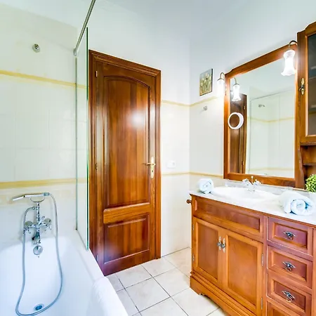 Elegant With Private Pool Semesterbostad