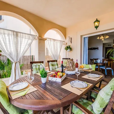 Elegant With Private Pool Semesterbostad