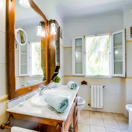 Elegant With Private Pool